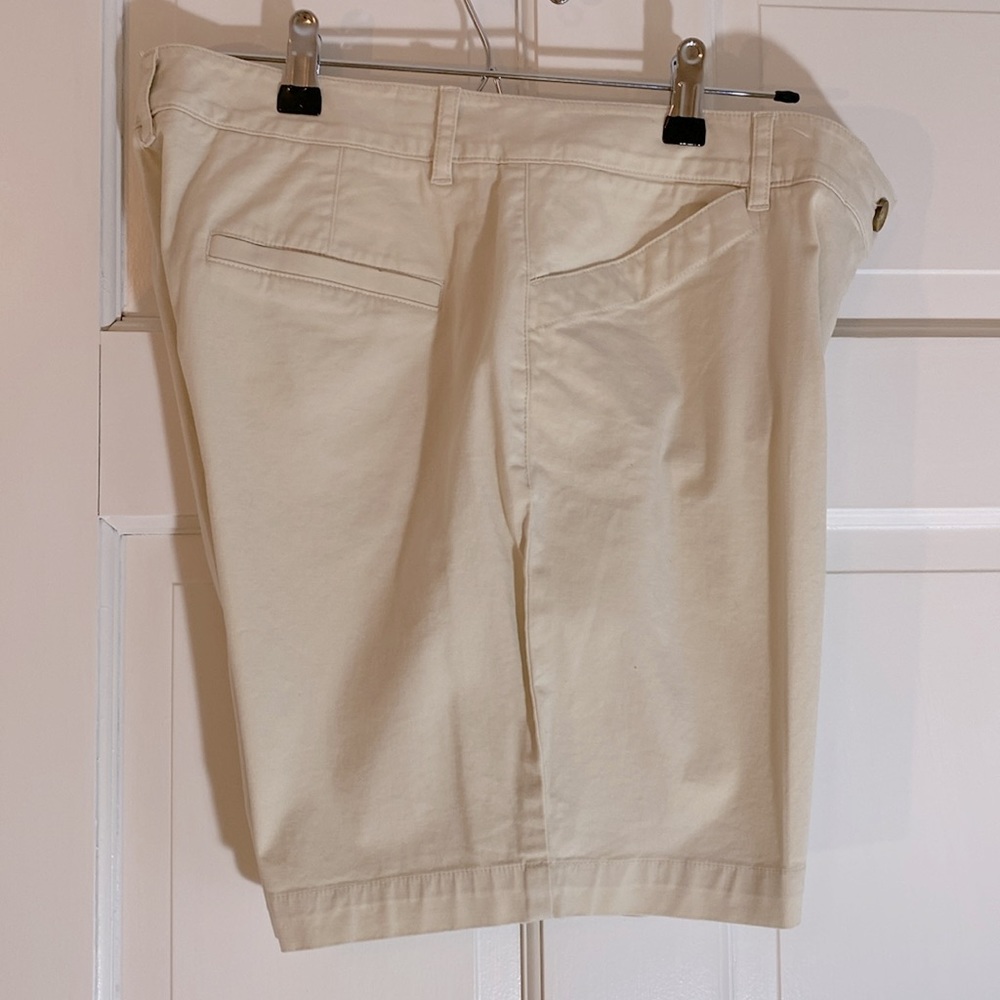 New Talbots Khaki Shorts in size 10 - Picture 3 of 6